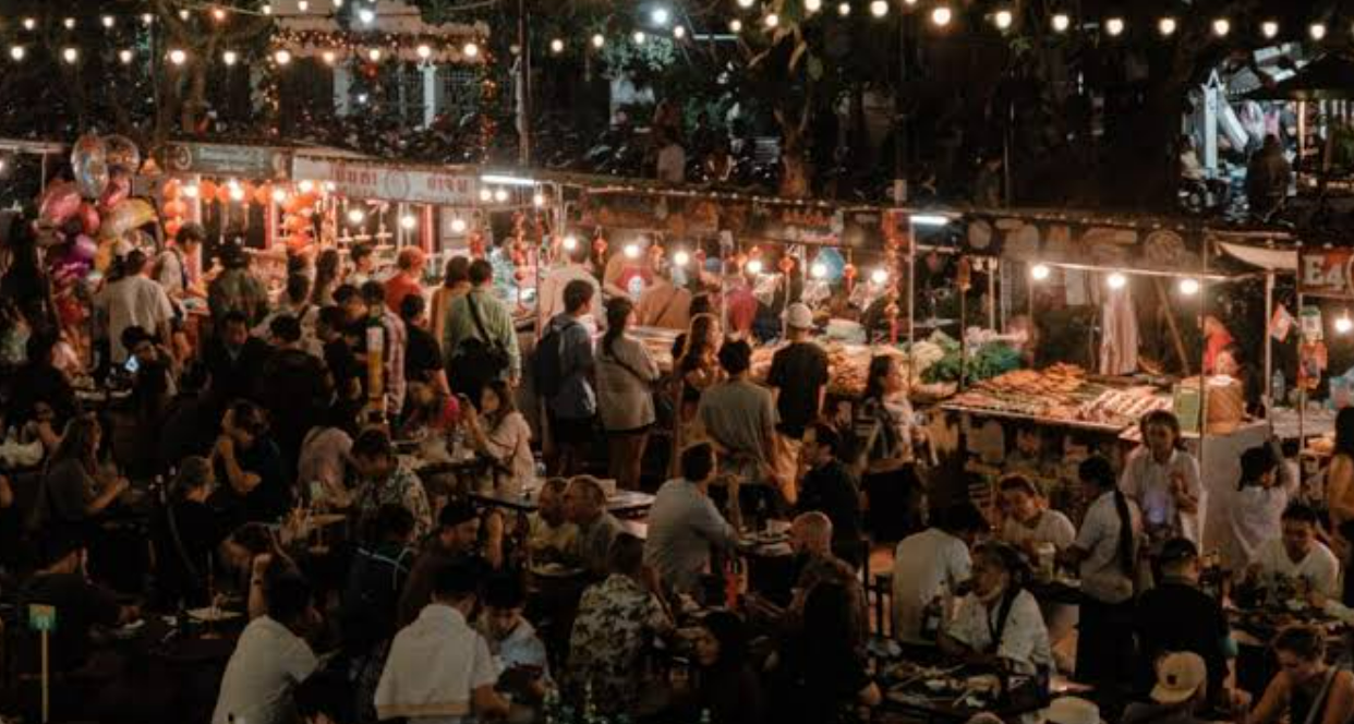 night market in luang prabang